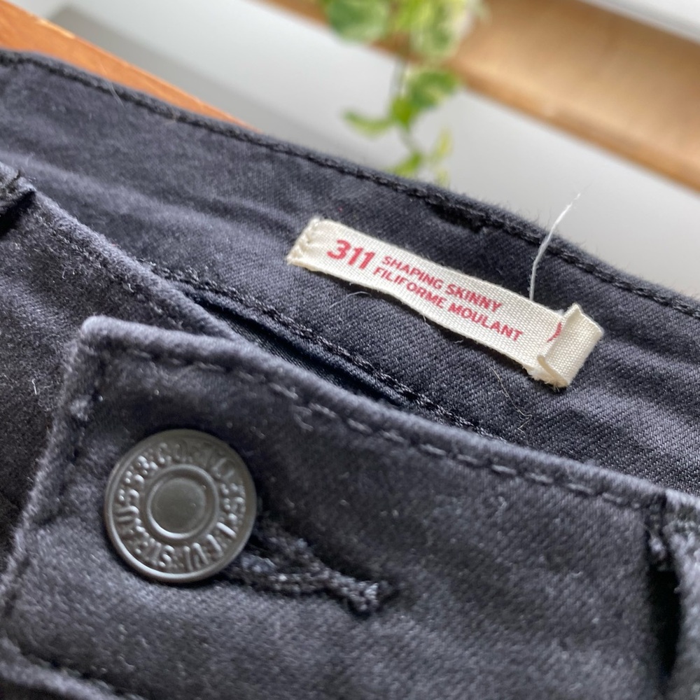 LEVI’S 311 Shaping Skinny Size 30